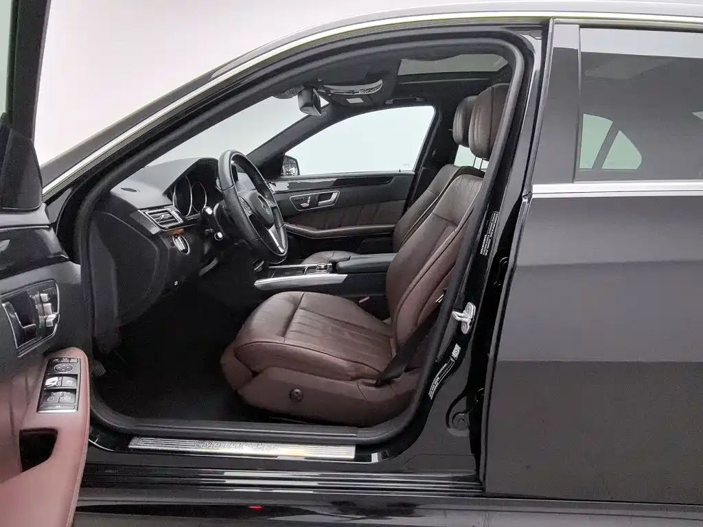 Mercedes-Benz E-Class — миниатюра 10