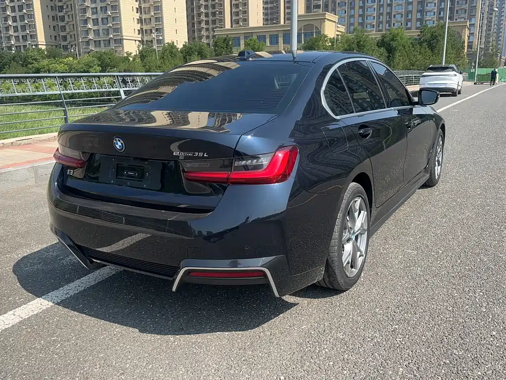 BMW i3 2024 eDrive 35 L