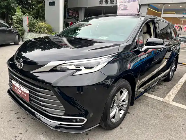 TOYOTA SIENNA 2025