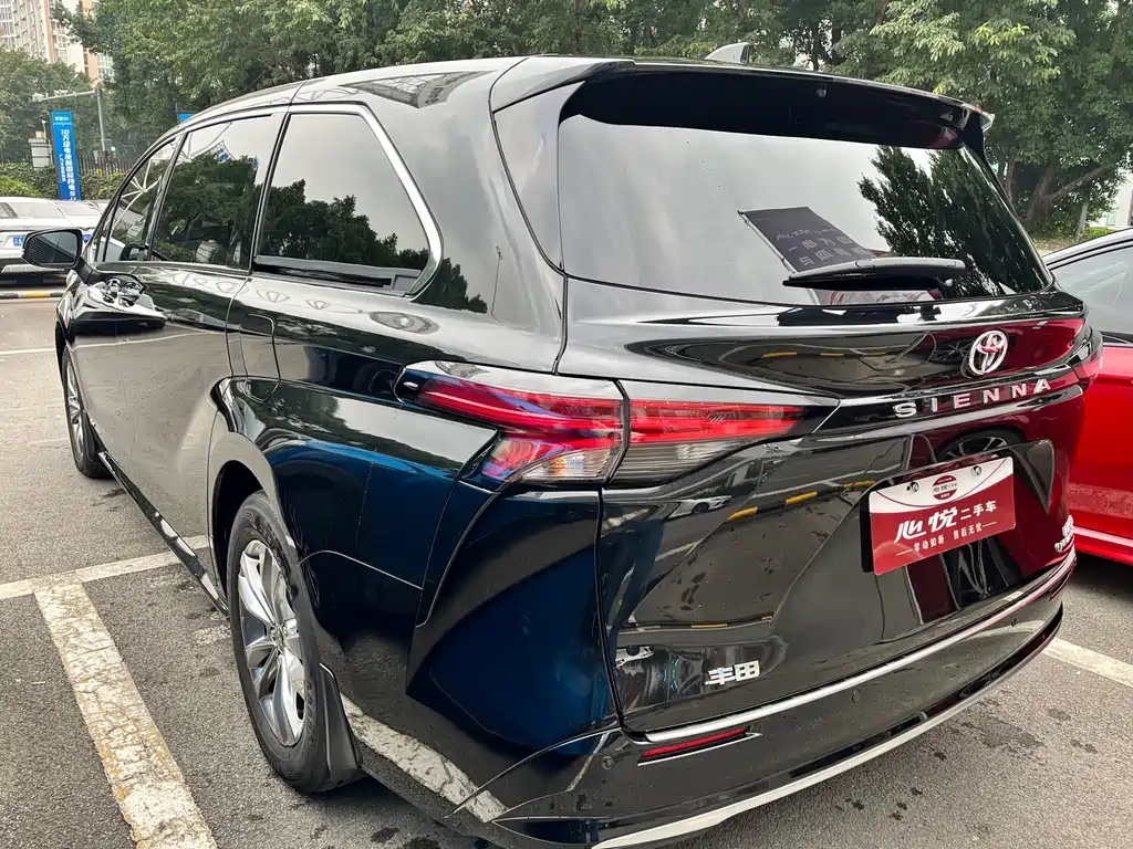 TOYOTA SIENNA
