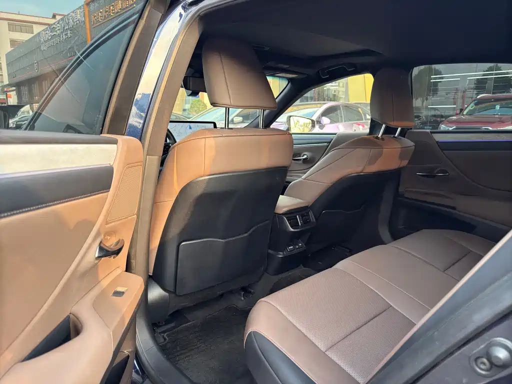 Lexus ES — миниатюра 5
