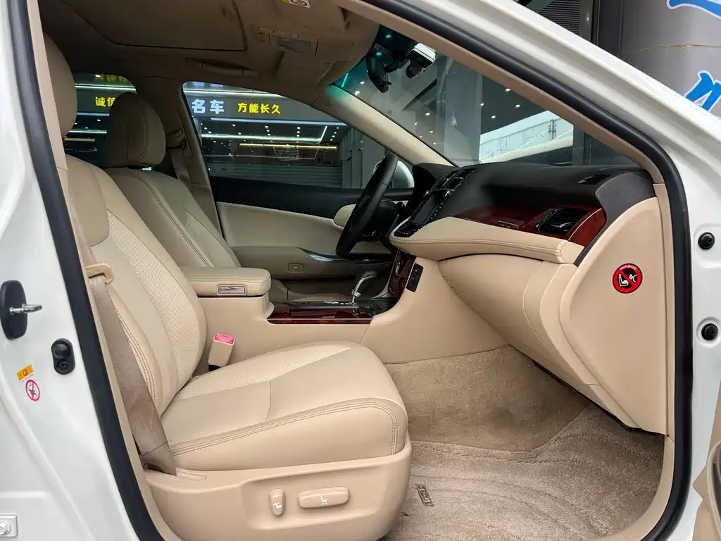 Toyota Crown — миниатюра 9