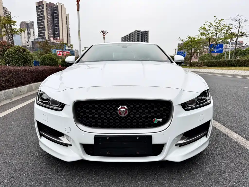 JAGUAR XE