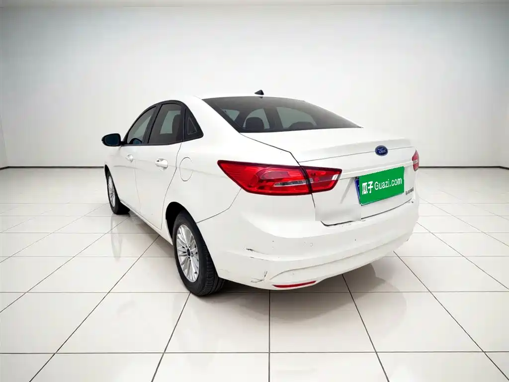 Ford Escort 2015 1.5L AT Comfort