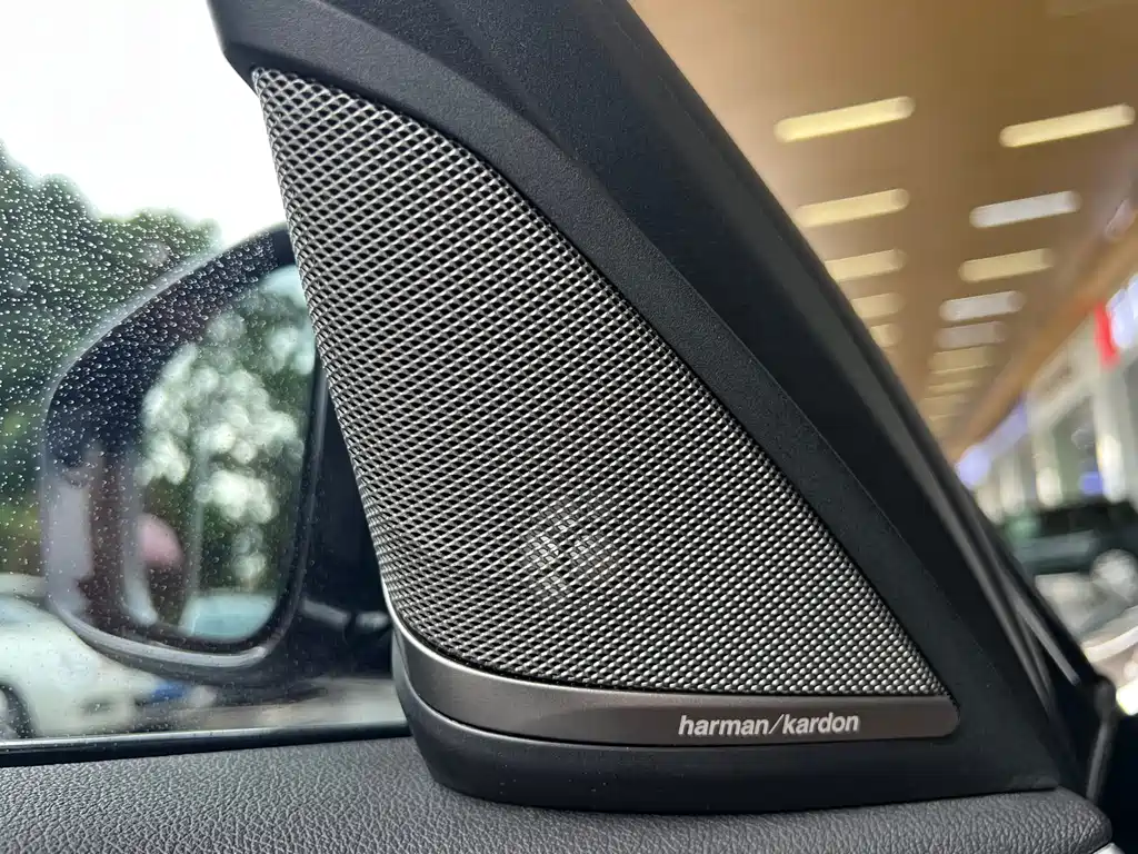 BMW 5 Series — миниатюра 13