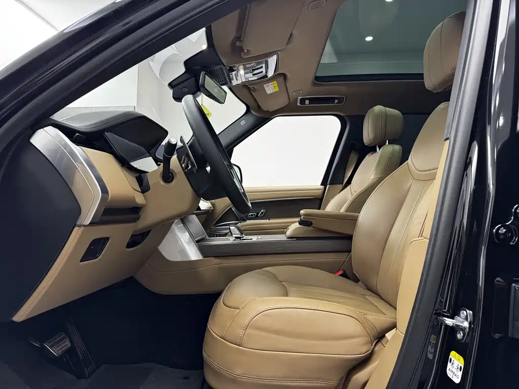 Land Rover Range Rover 2025 3.0 L6 400PS Long Wheelbase мест
