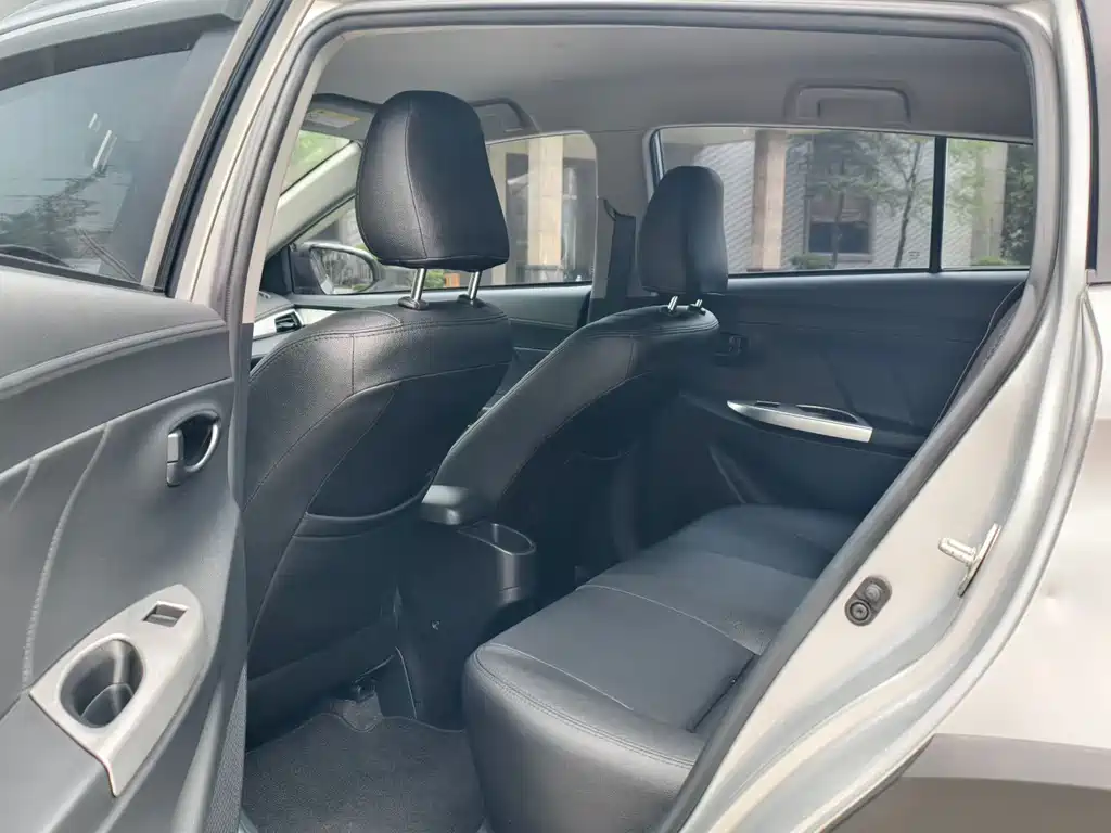 Toyota Yaris L - фото 6