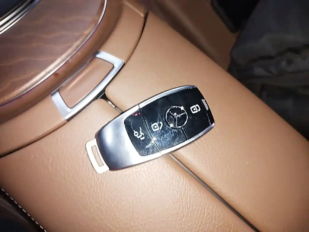 Mercedes-Benz E-Class — миниатюра 9