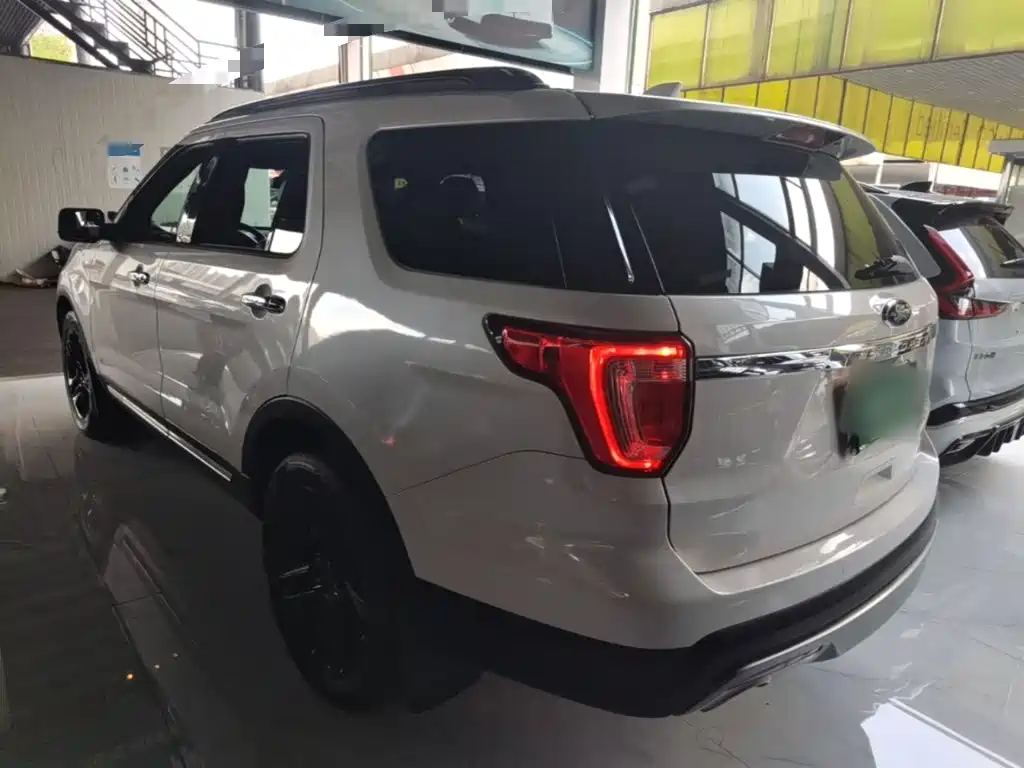 Ford Explorer (Import) — миниатюра 5