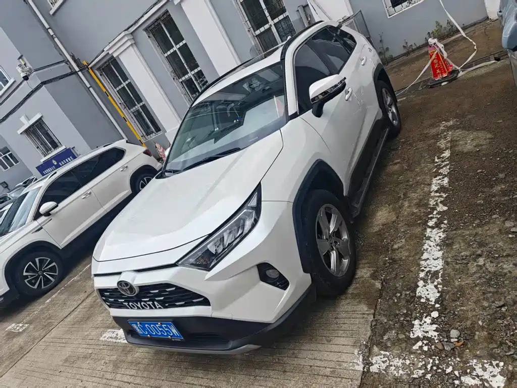 Toyota RAV4 — миниатюра 6
