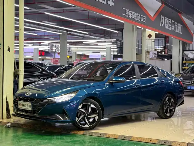 HYUNDAI ELANTRA
