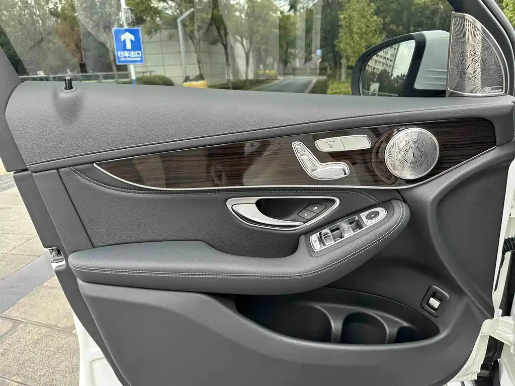 Mercedes-Benz GLC — миниатюра 30