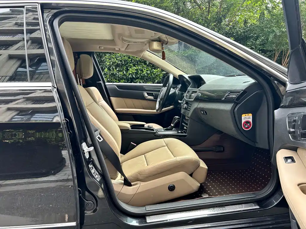 Mercedes-Benz E-Class — миниатюра 7