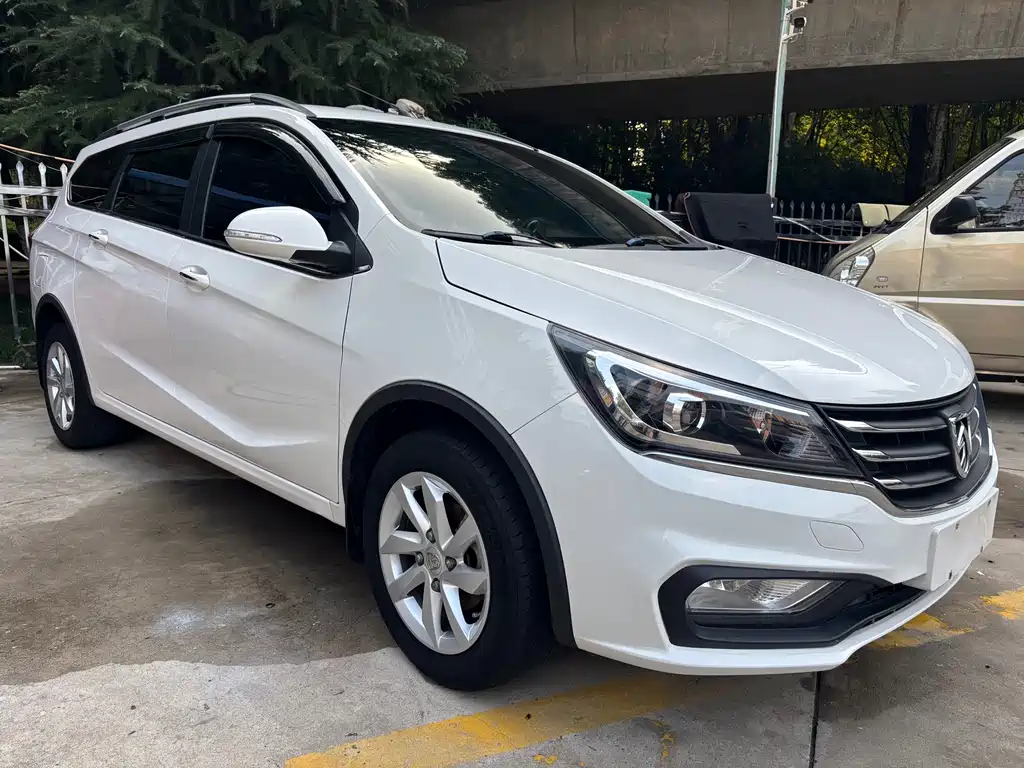 Baojun 310W — миниатюра 3