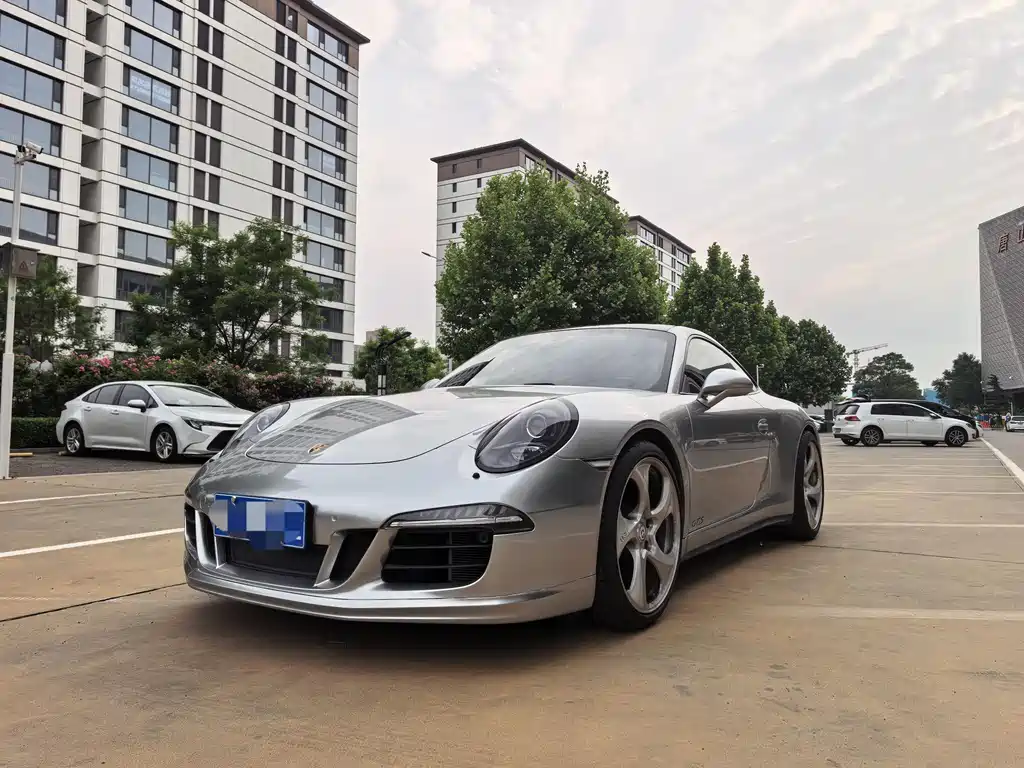 Porsche 911 2015 Carrera GTS 3.8L