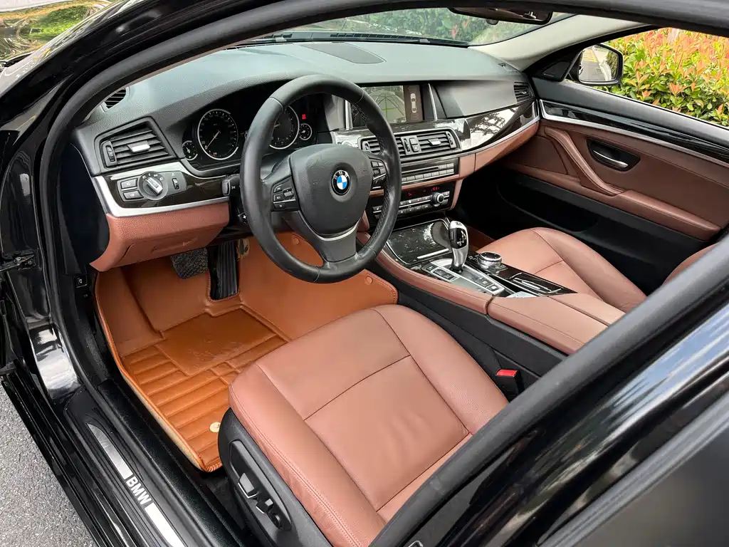 BMW 5 Series — миниатюра 13