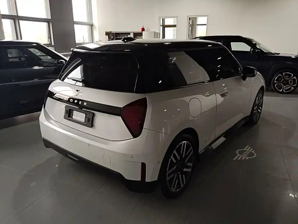 MINI MINI COOPER EV — миниатюра 7