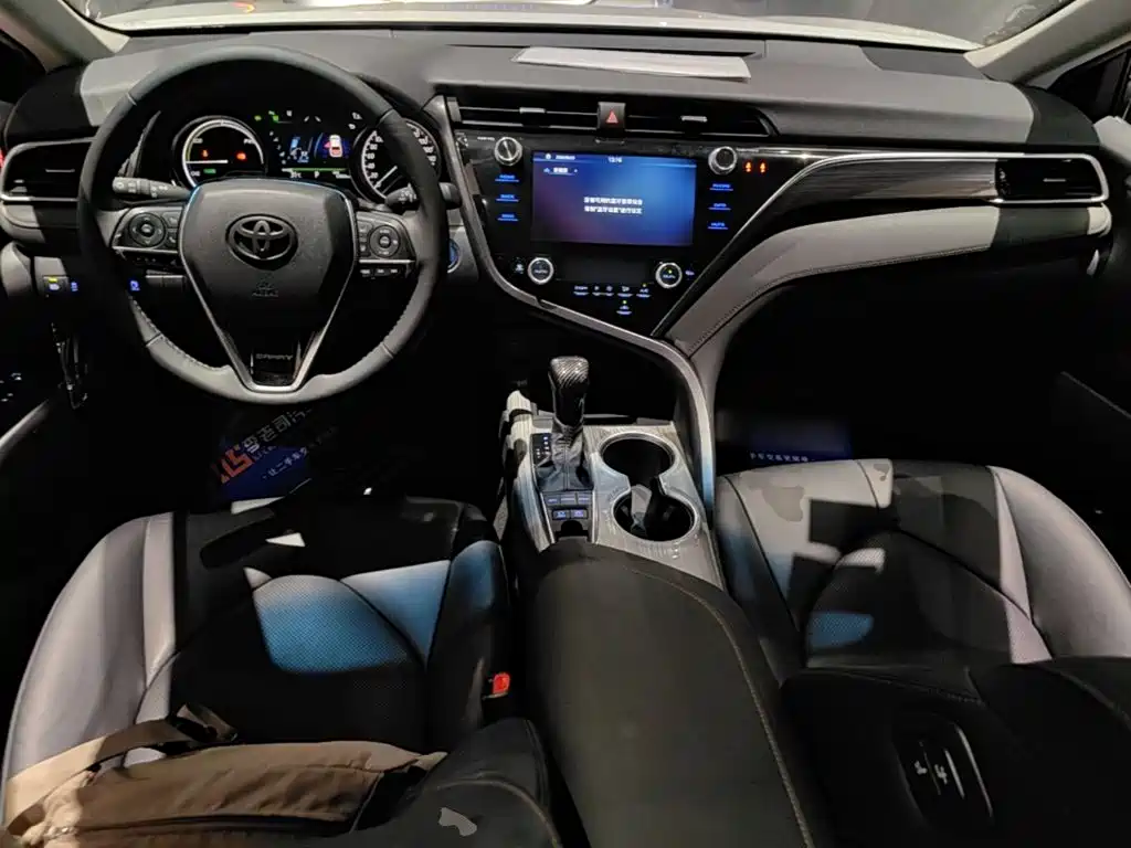 Toyota Camry — миниатюра 10