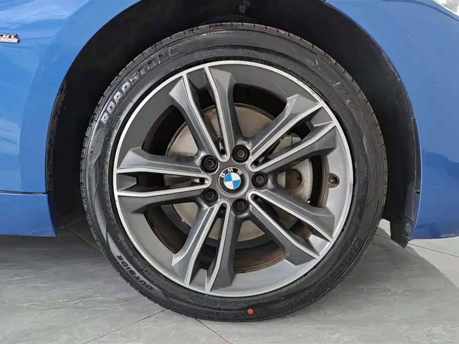 BMW  1 SERIES