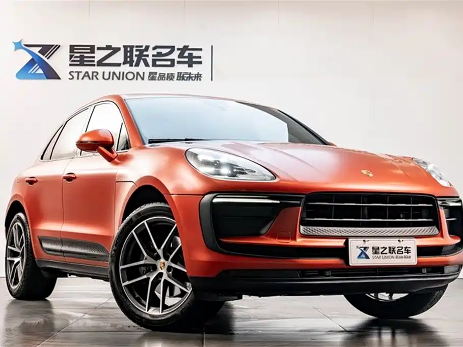 PORSCHE MACAN