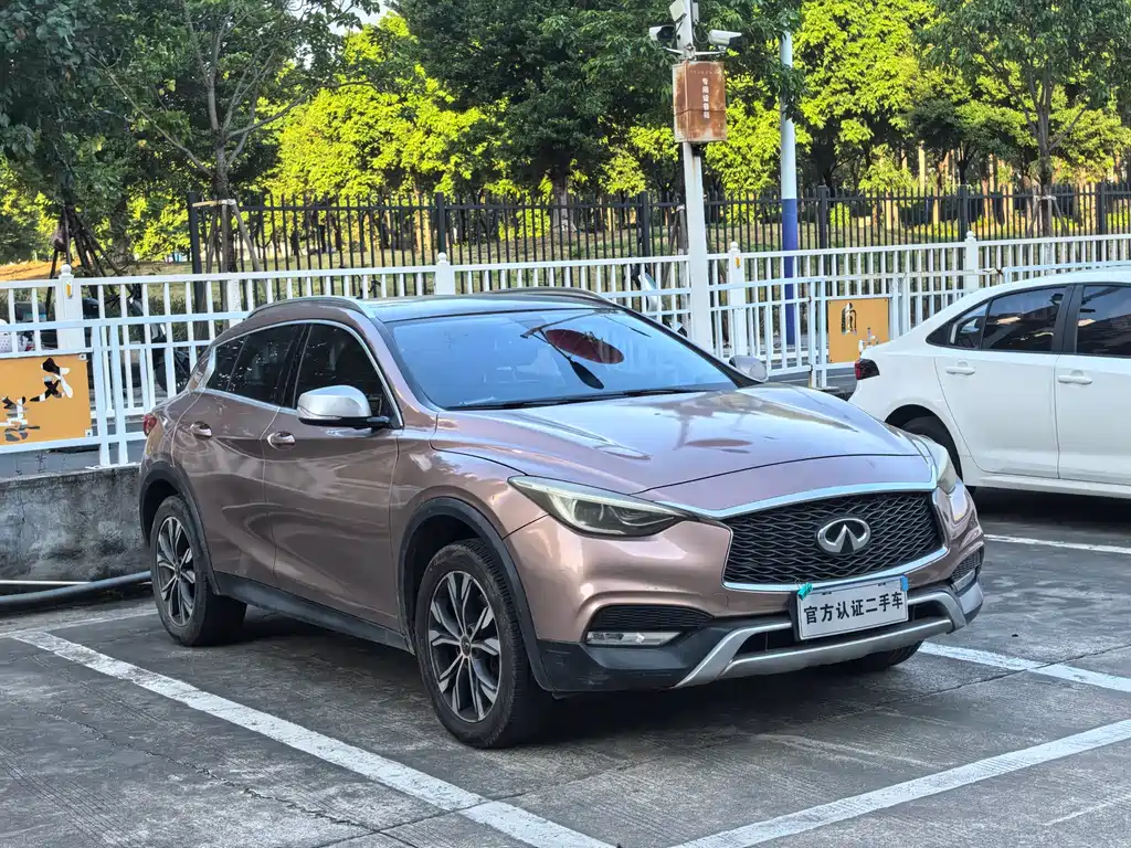 Infiniti QX30 2.0T 4WD Sport Edition, фото 3