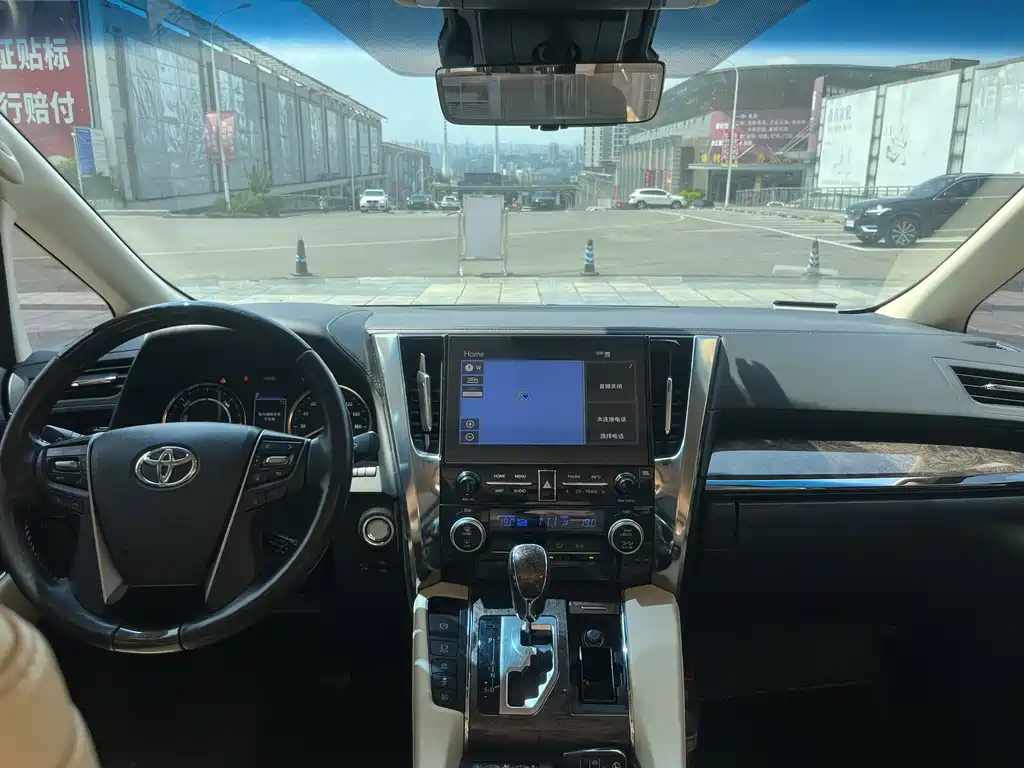 Toyota Alphard — миниатюра 4