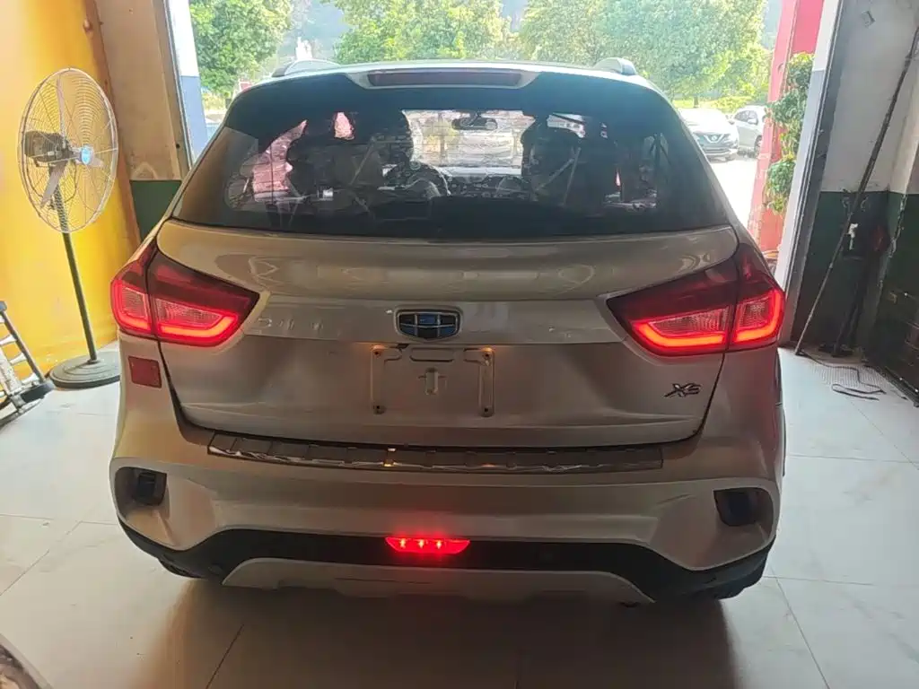 Geely Vision X3 — миниатюра 6