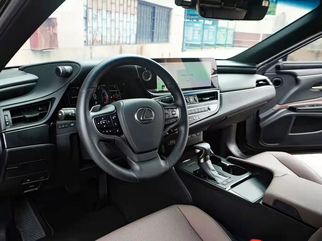 Lexus ES — миниатюра 9