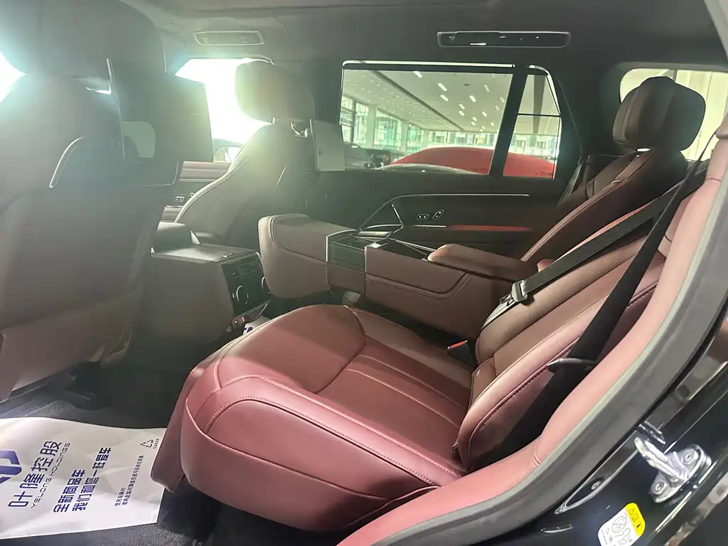 Land Rover Range Rover 2026 3.0 L6 400PS AB