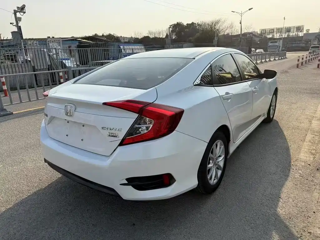 Honda Civic — миниатюра 8