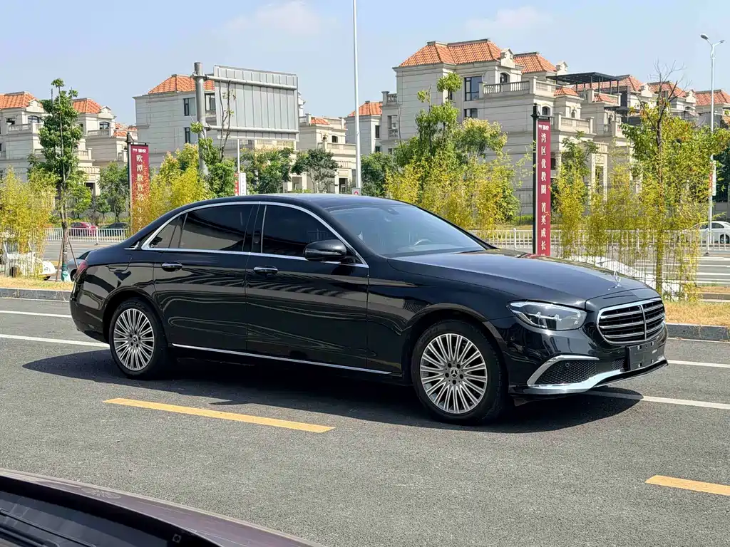 Mercedes-Benz E-Class — миниатюра 3