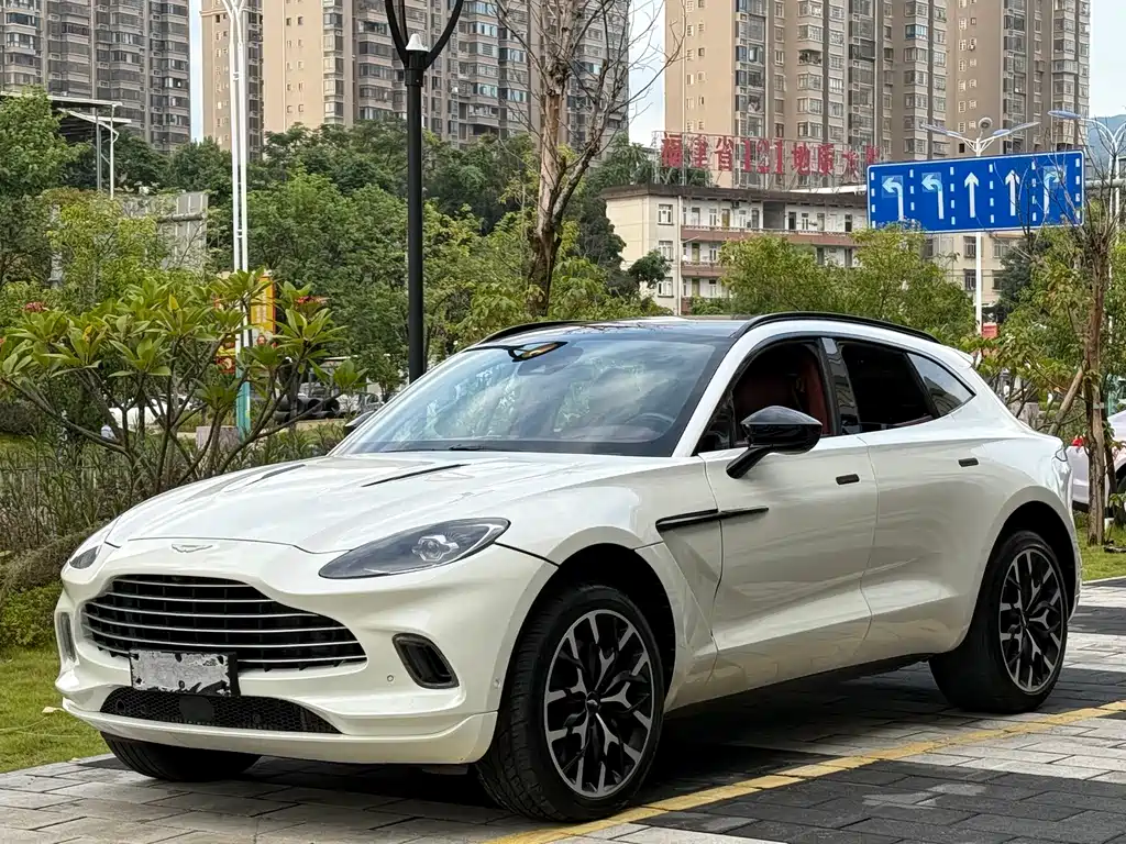 ASTON MARTIN  DBX