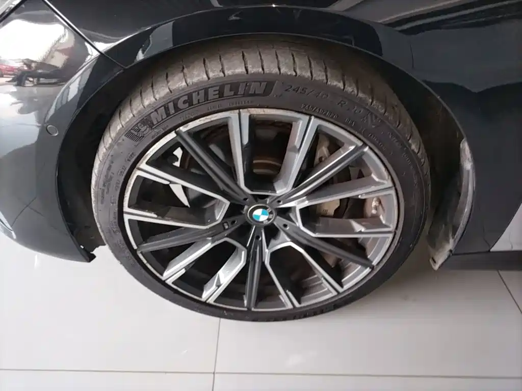 BMW 7 Series — миниатюра 23