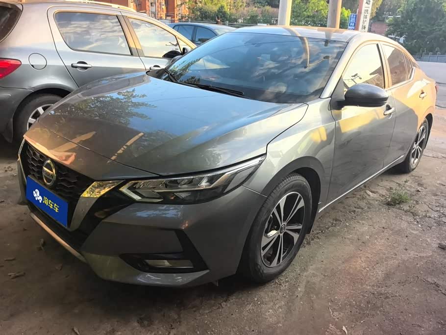 Nissan Sylphy 1.6 л 2021 г. Серебристо-серый, пробег 45599 км