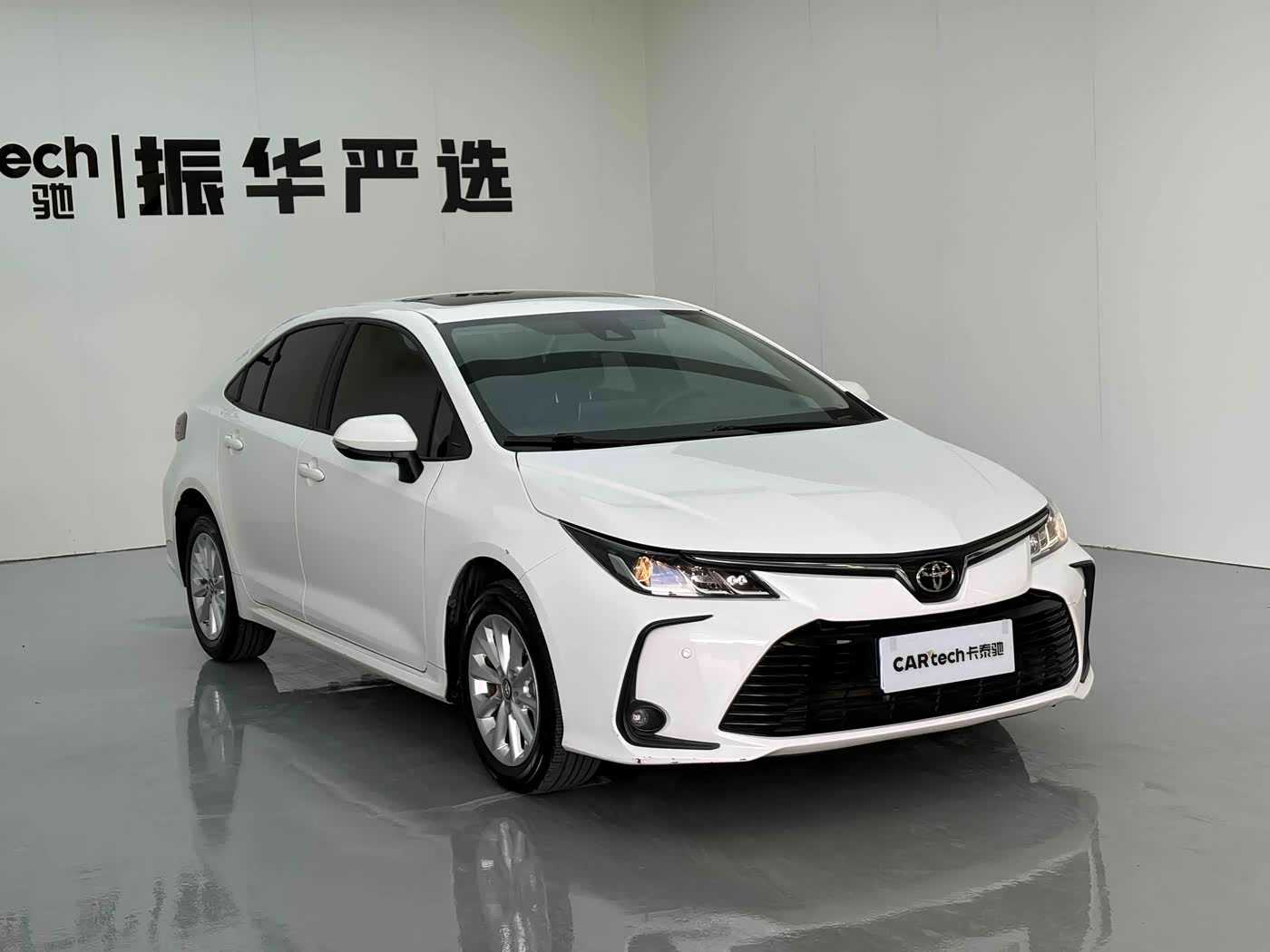 Toyota Corolla 1.2 л 2022 г. Белый, пробег 32000 км