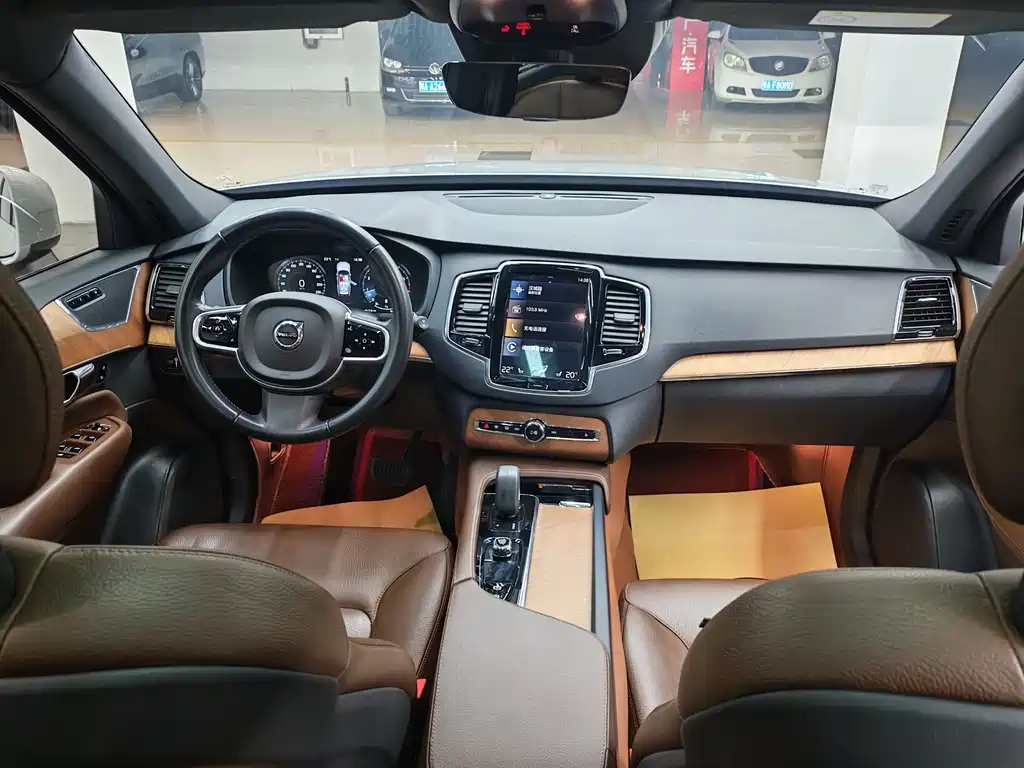 Volvo XC90 2022 B6 Luxury 7 мест