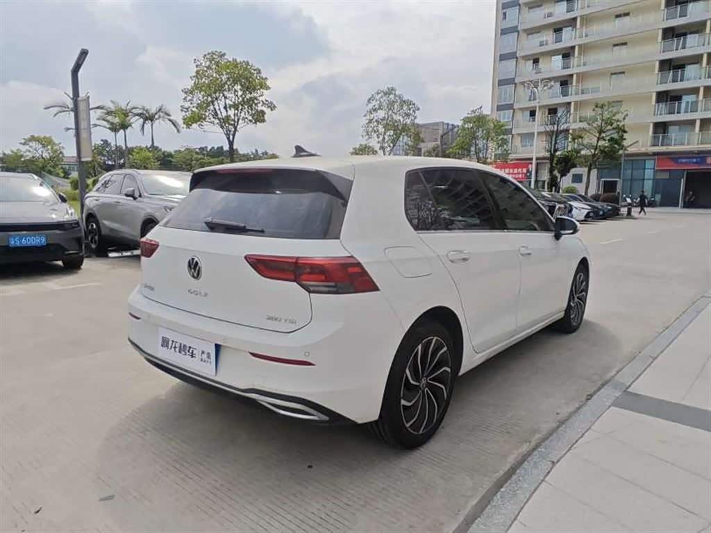 Volkswagen Golf 1.4 л 2025 г. Белый, пробег 8000 км