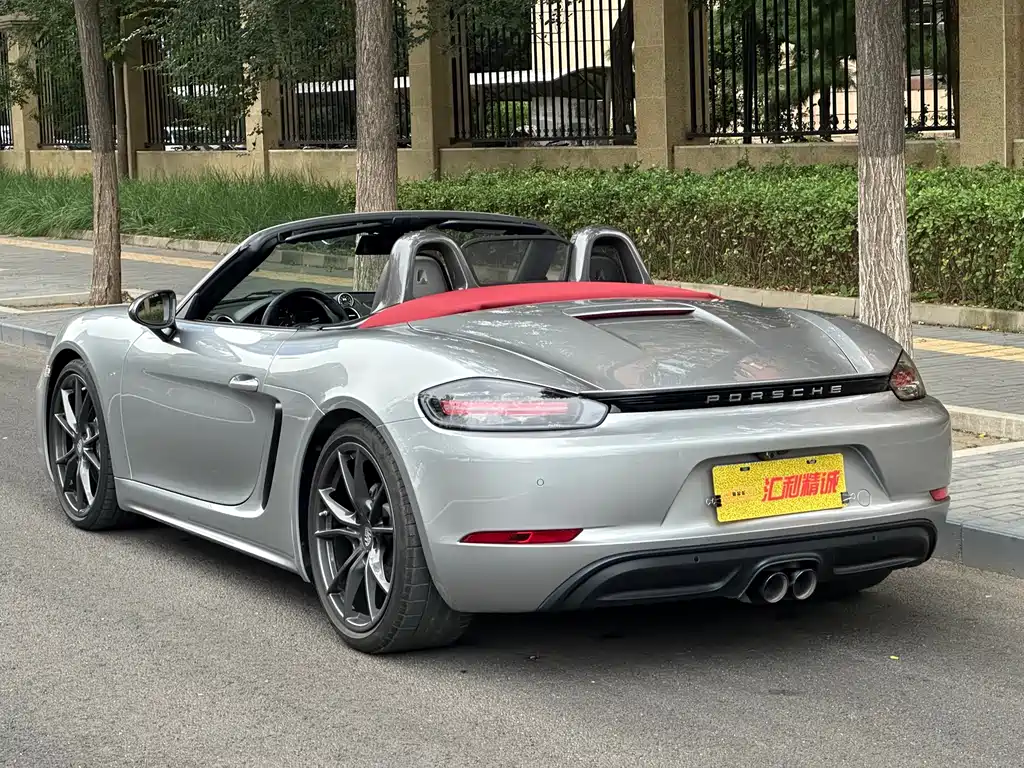 PORSCHE 718