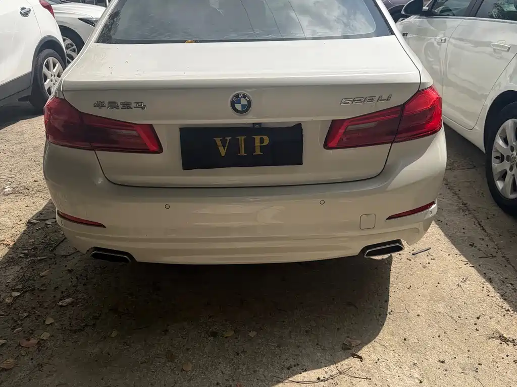 BMW 5 Series — миниатюра 7