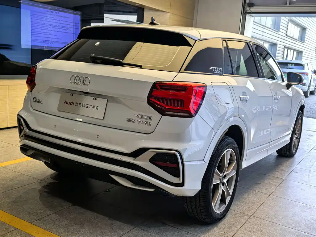 AUDI Q2L