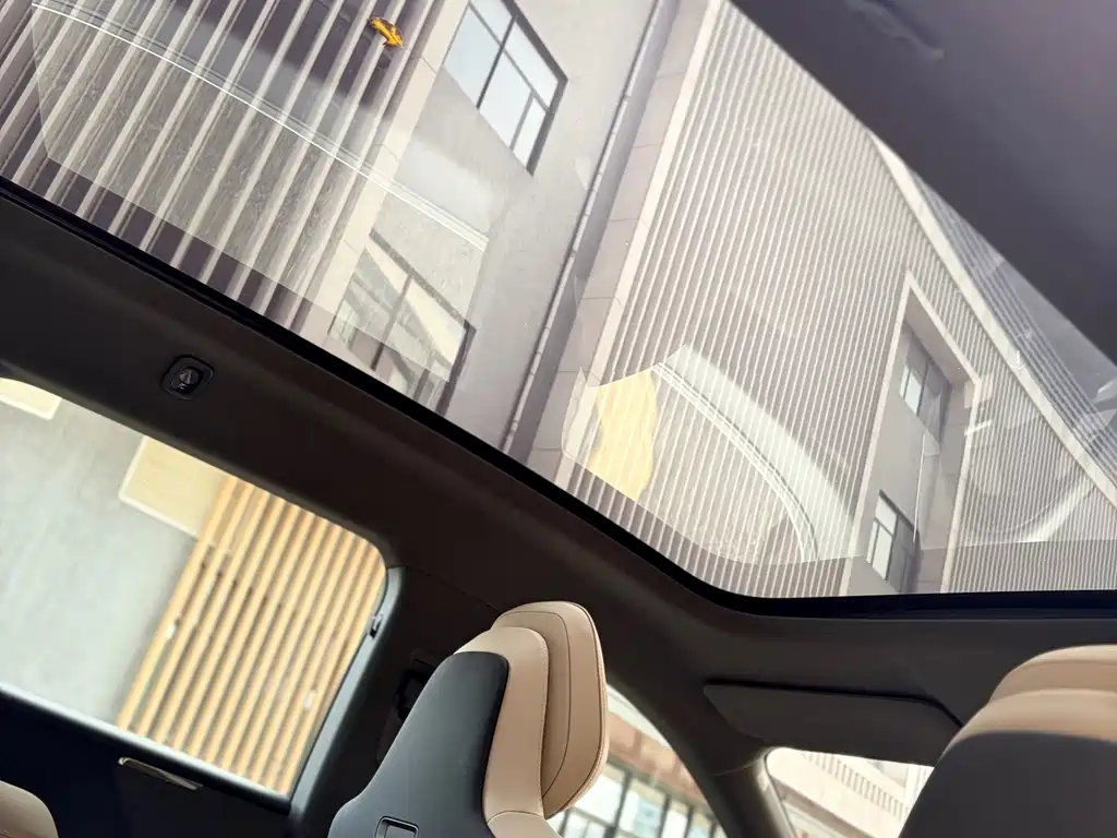 Volvo XC70 PHEV — миниатюра 14