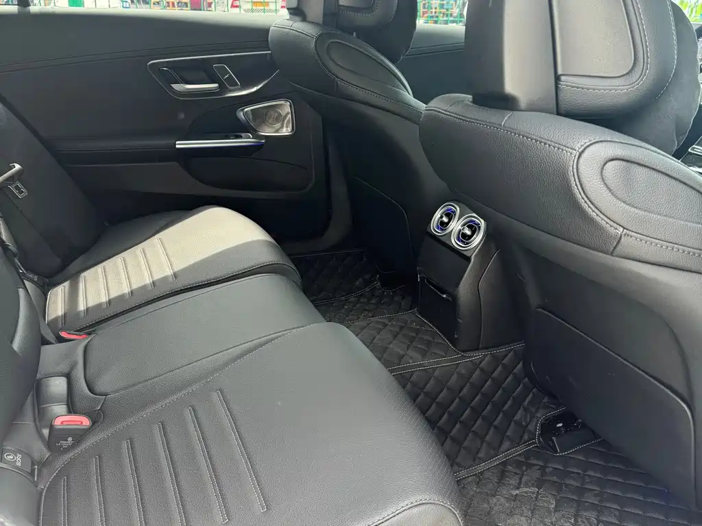 Mercedes-Benz C-Class — миниатюра 10