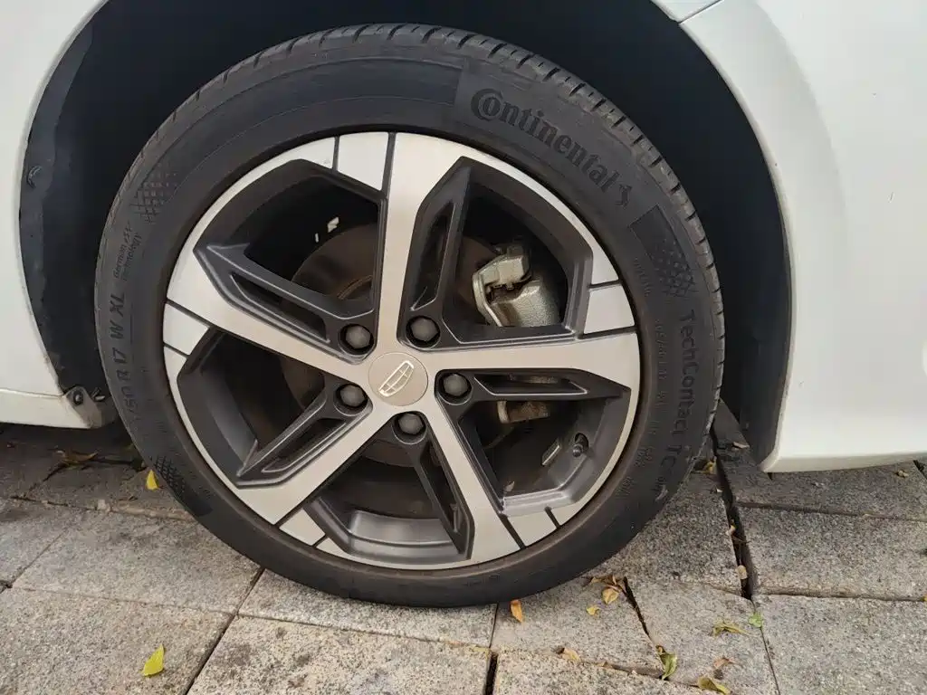 Geely Emgrand L — миниатюра 24