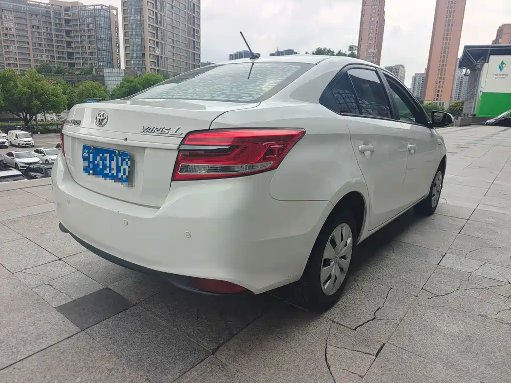 Toyota Yaris L — миниатюра 4
