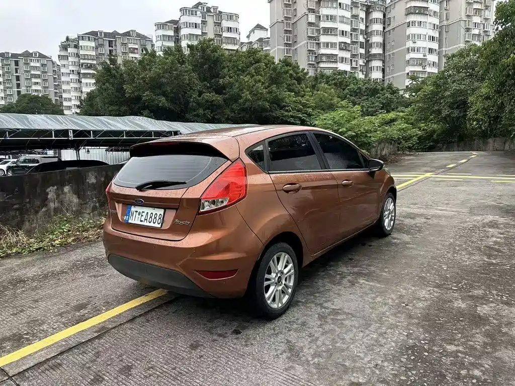 Ford Fiesta 2013 1.5L AT Fashion