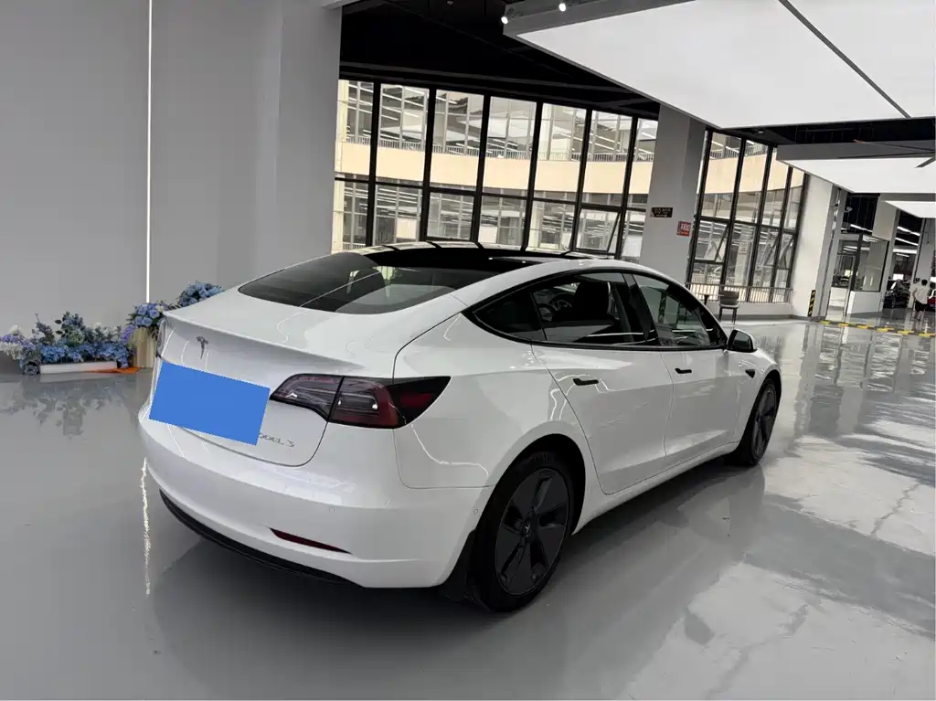 Tesla Model 3 — миниатюра 15