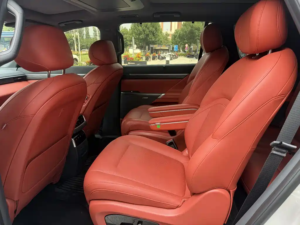 Dongfeng eπ008 2024 636Max Electric 6 мест