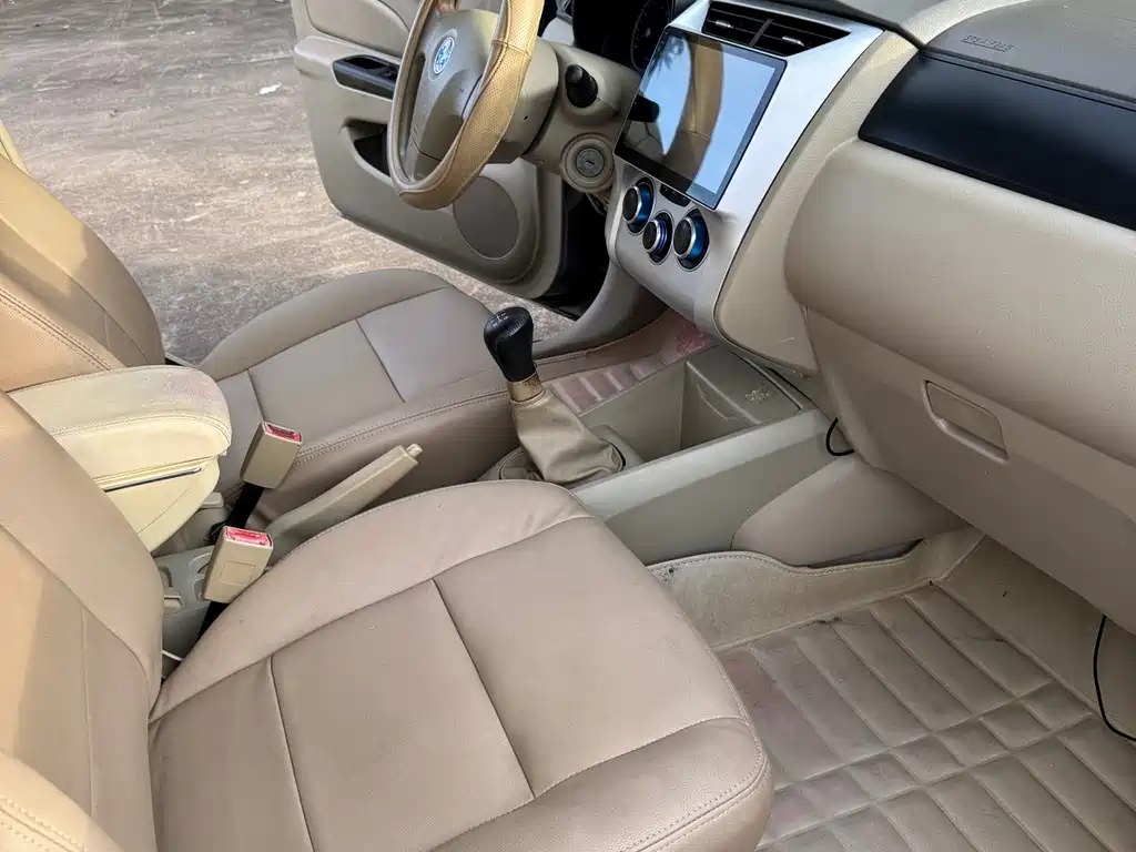 Venucia D50 2013 1.6L MT Fashion