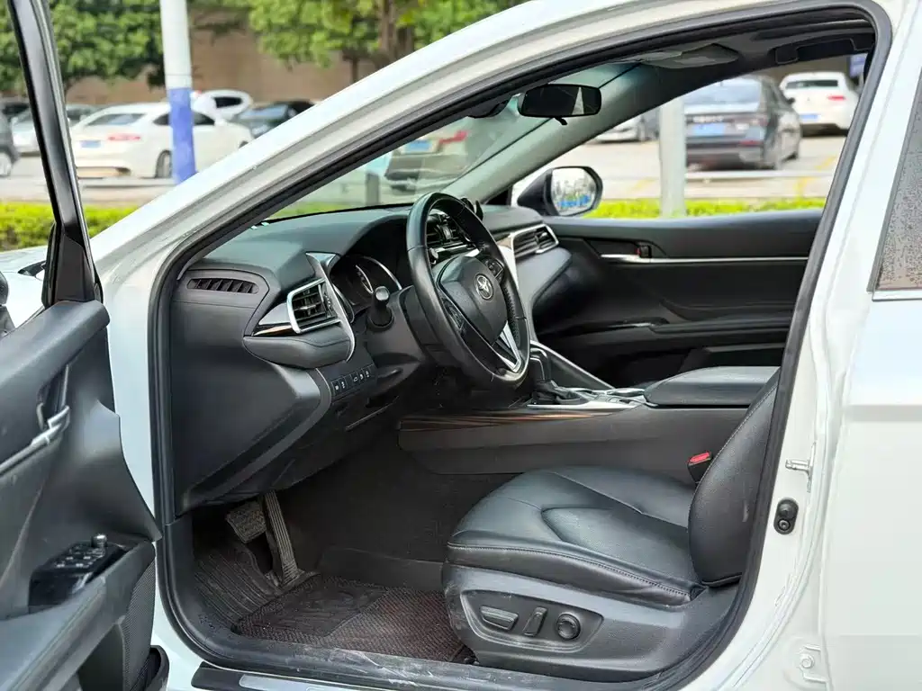 Toyota Camry — миниатюра 4