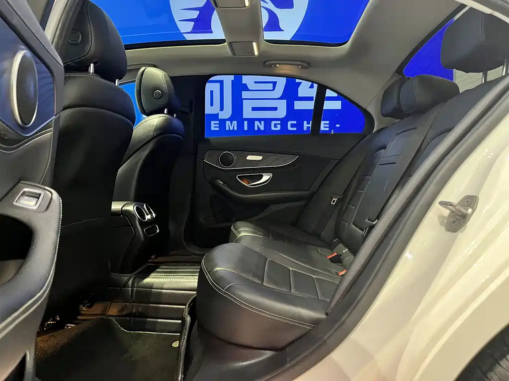 Mercedes-Benz C-Class — миниатюра 7